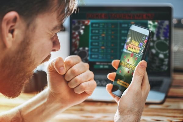 Ilustrasi keamanan dan privasi transaksi deposit pada platform hiburan digital yang professional